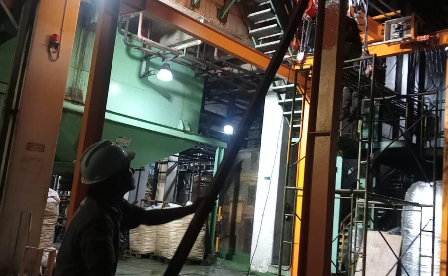 DNN-PILLAR-PT.-SARANA-HEBAT-ENERGI-Fabrikasi-Instalasi-Free-Standing-Crane-dan-Overhead-Crane-2Ton-Hitachi-Hoist-di-PT.-AJINOMOTO-INDONESIA-900x556