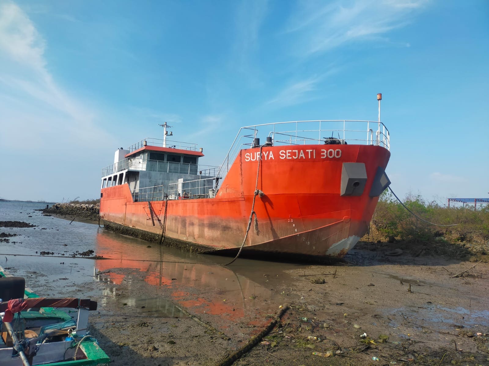 Sand Blasting & Painting Kapal Surya Sejati 300