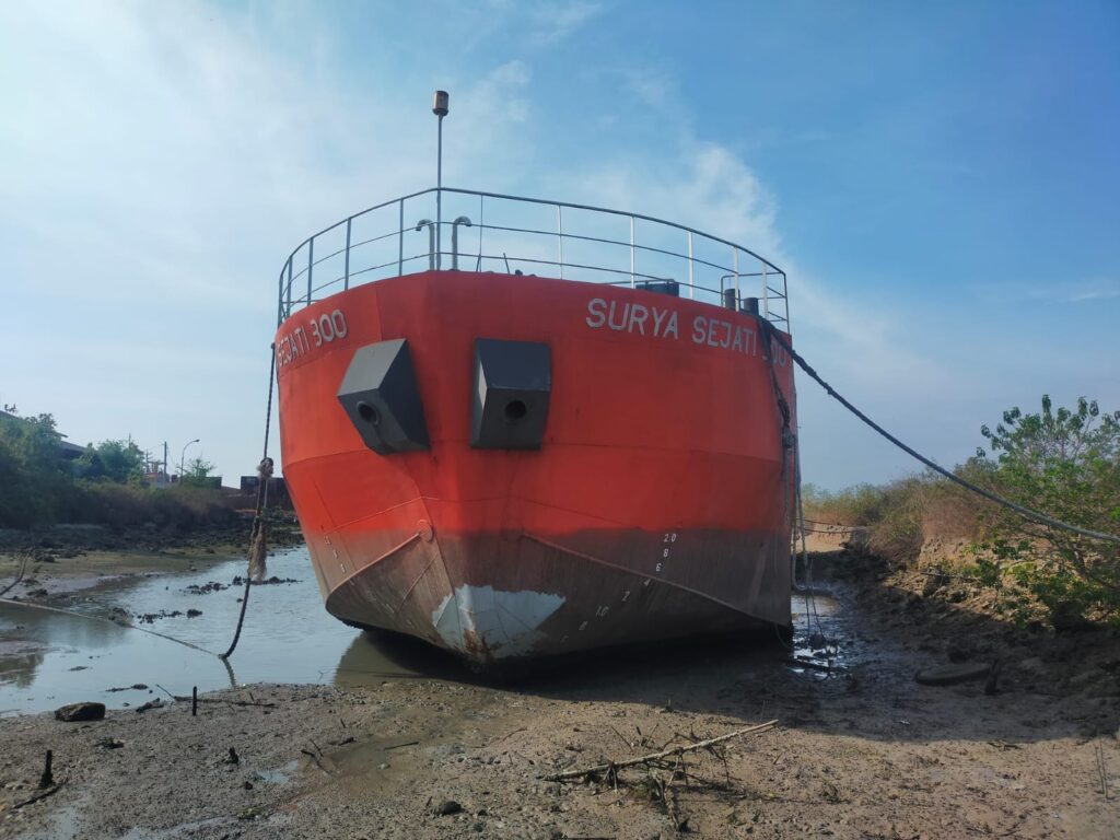 DNN-PILLAR-Sand-Blasting-Painting-Kapal-Surya-Sejati-300-.jpeg