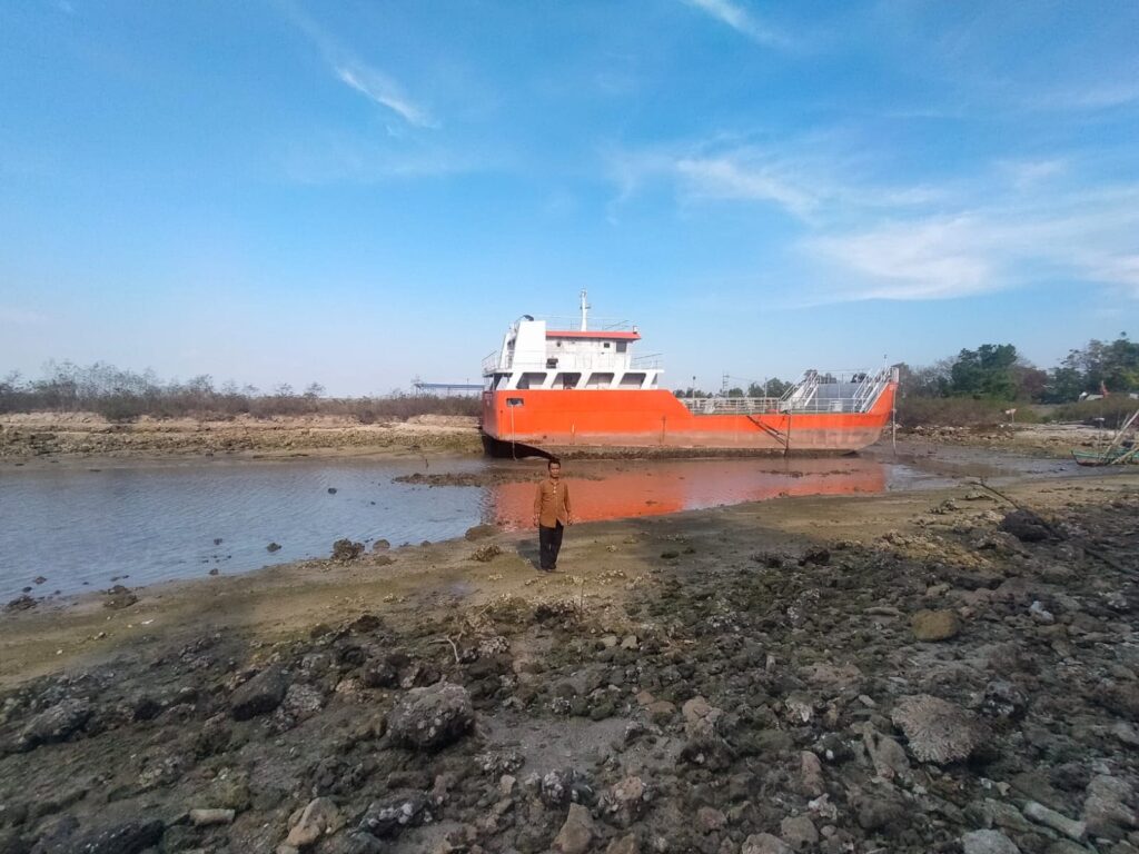 DNN-PILLAR-Sand-Blasting-Painting-Kapal-Surya-Sejati-300-1.jpeg