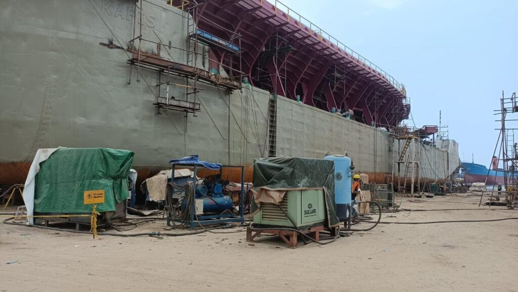 DNN-PILLAR-Sand-Blasting-Painting-Kapal-Surya-Sejati-300-3.jpeg