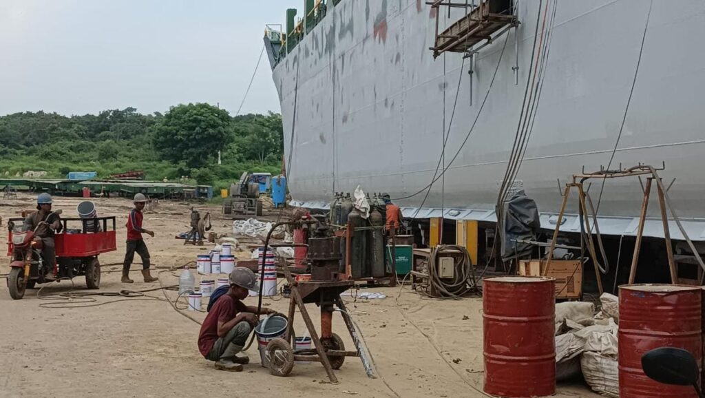DNN-PILLAR-Sand-Blasting-Painting-Kapal-Surya-Sejati-300-4.jpeg