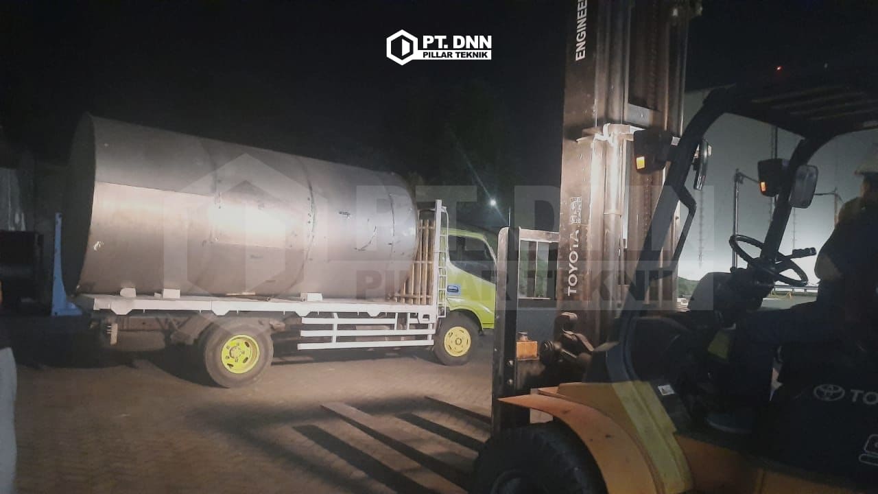 DNN PILLAR Melakukan Sand Blasting Pada Truck